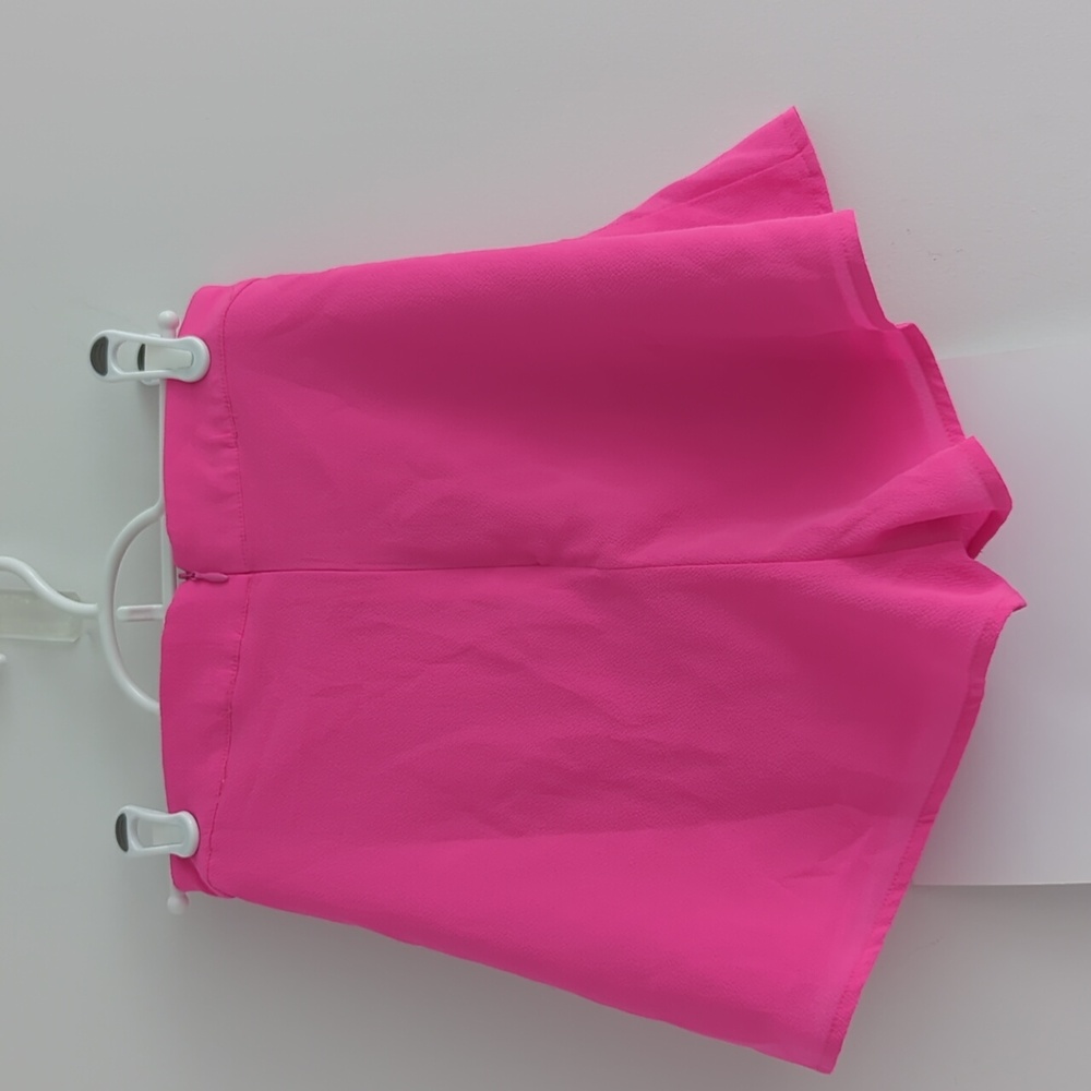 Pink high waisted flutter hem shorts - Picture 2 of 4